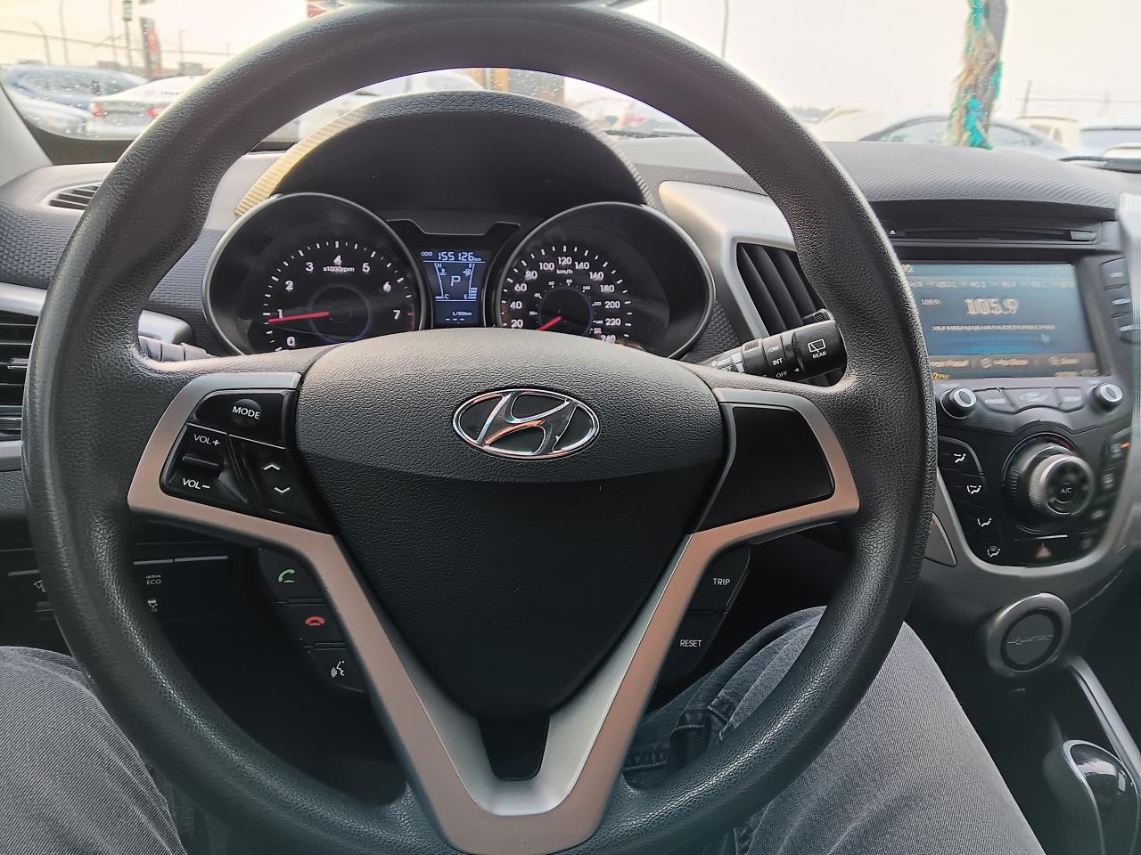 2017 Hyundai Veloster Automatic, Backup Camera - Photo #8