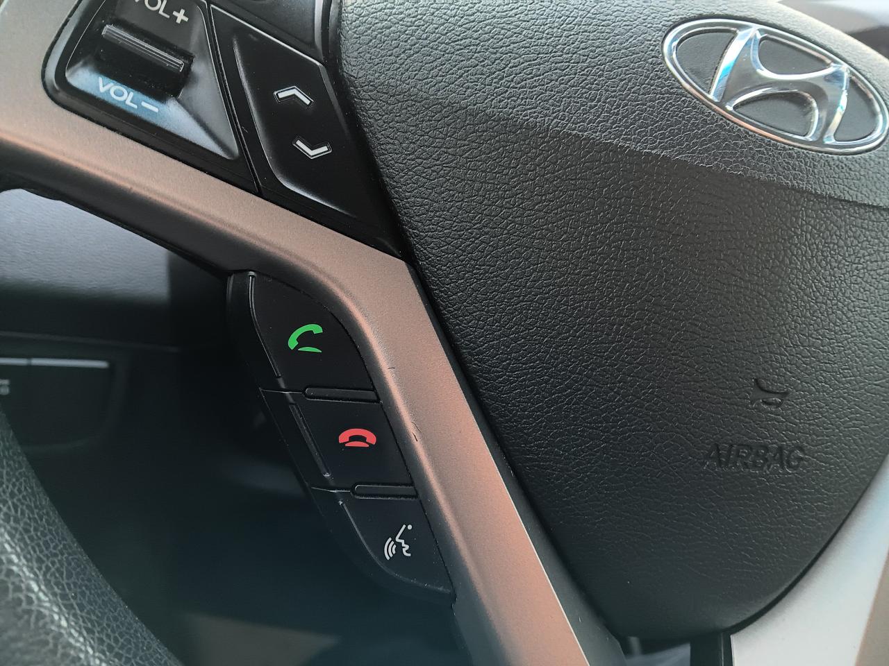 2017 Hyundai Veloster Automatic, Backup Camera - Photo #9