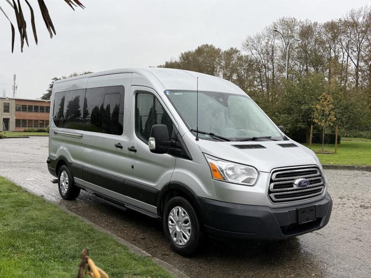 Used 2019 Ford Transit 350 Medium Roof 12 Passenger Van 148-inch WheelBase for sale in Burnaby, BC