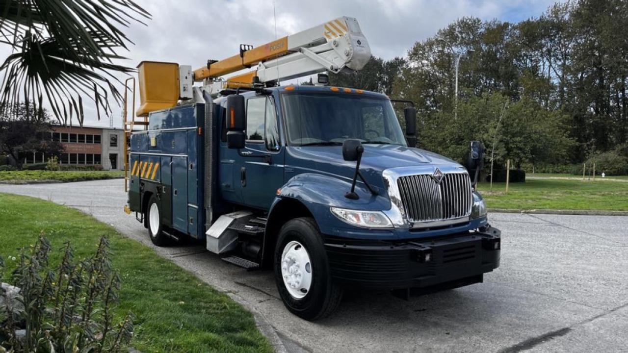 Used 2009 International 4300 Service Truck With Bucket Hydraulic Brake Diesel for sale in Burnaby, BC