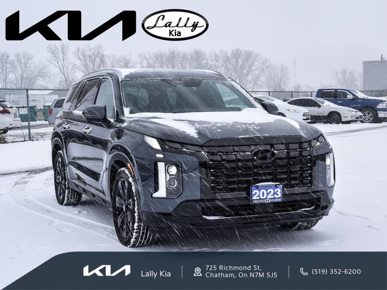 Used 2023 Hyundai PALISADE Urban 7 Passenger AWD | Heated & Ventilated Front Bucket Seats | Heated steering wheel |Navigation System | Power Liftgate | Power moonroof |Radio: Premium Audio System | Turn signal indicator mirrors | Apple CarPlay & for sale in Chatham, ON