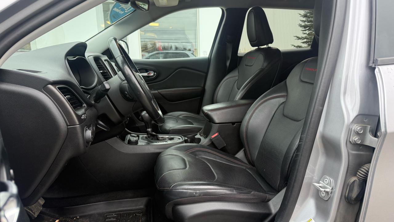 2020 Jeep Cherokee  Photo4