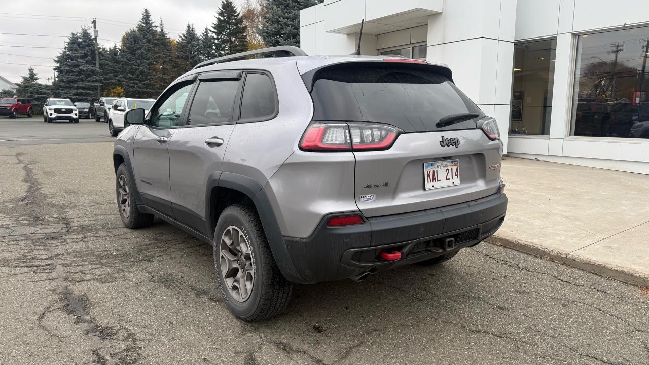2020 Jeep Cherokee  Photo3