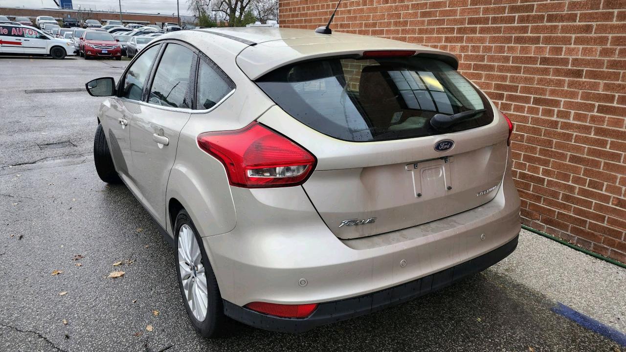2018 Ford Focus Titanium Hatch Photo2