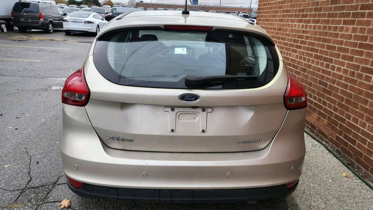 2018 Ford Focus Titanium Hatch Photo3
