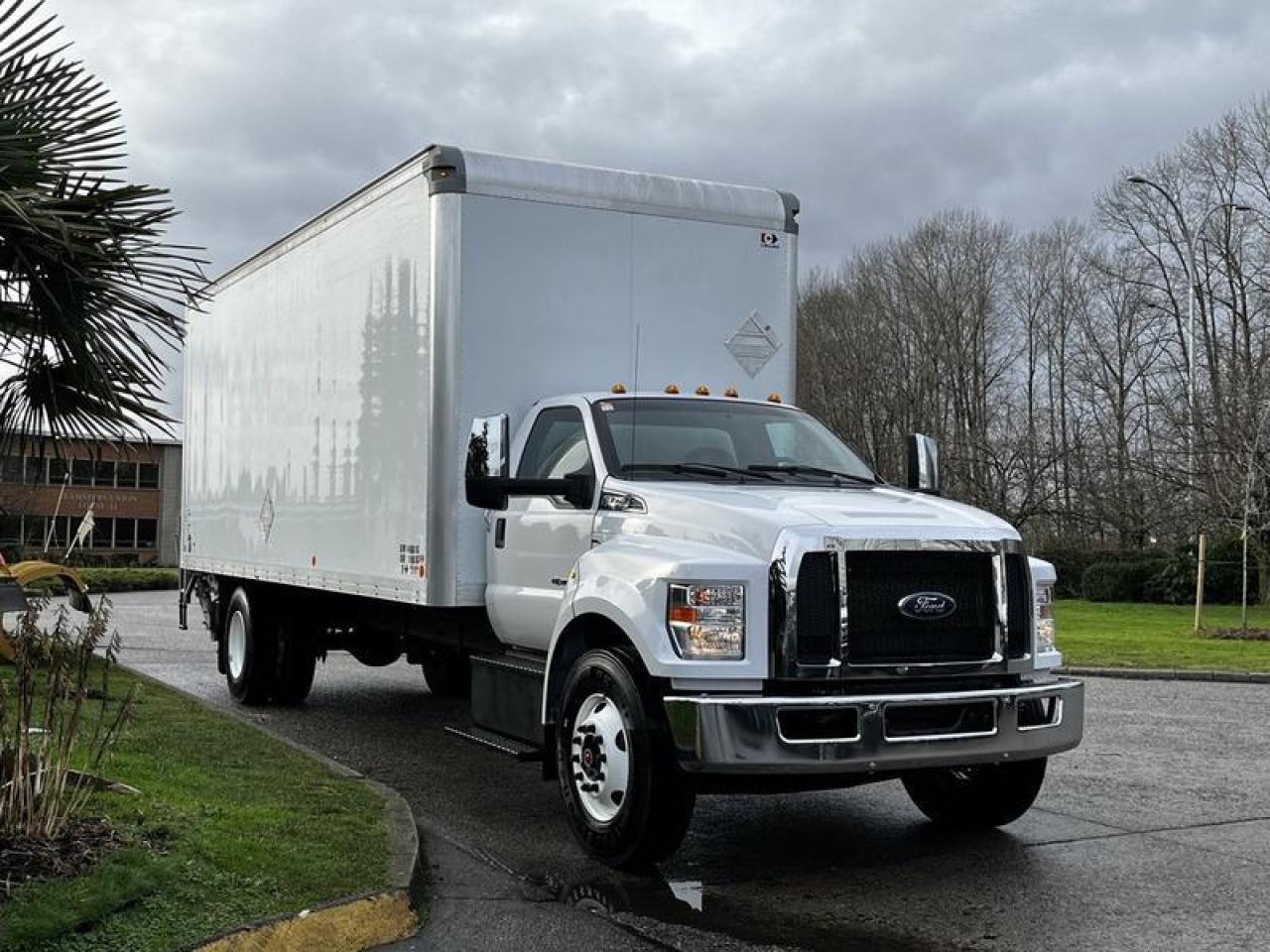 Used 2022 Ford F-750 24 Foot Cube Van with Power Tailgate Powerstroke Diesel for sale in Burnaby, BC