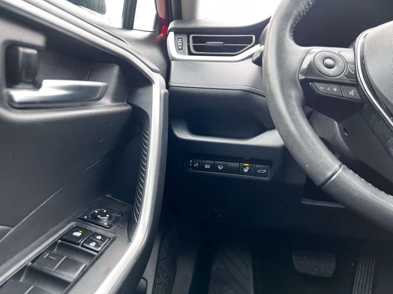 2021 Toyota RAV4 XLE - Photo #19