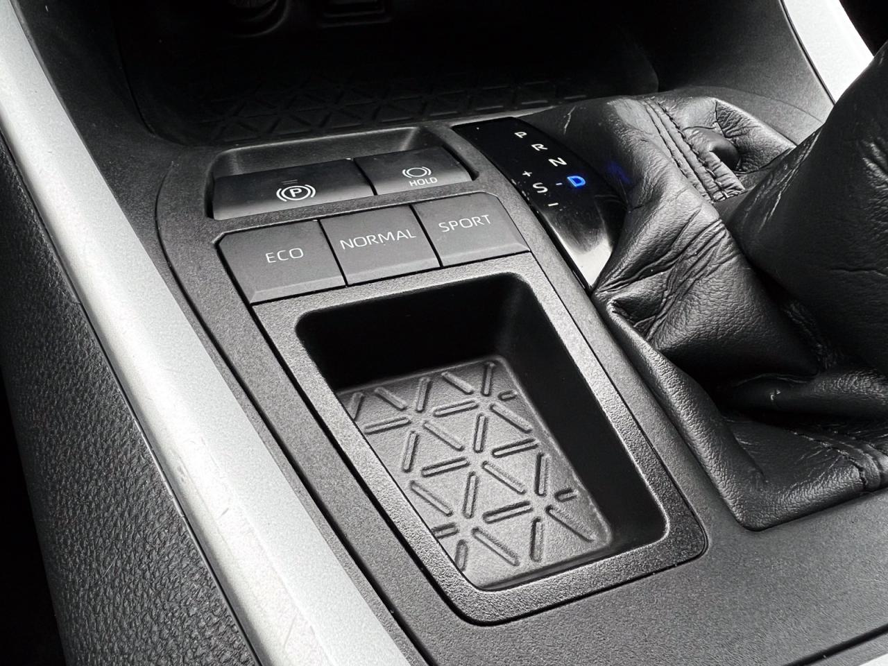 2021 Toyota RAV4 XLE - Photo #26