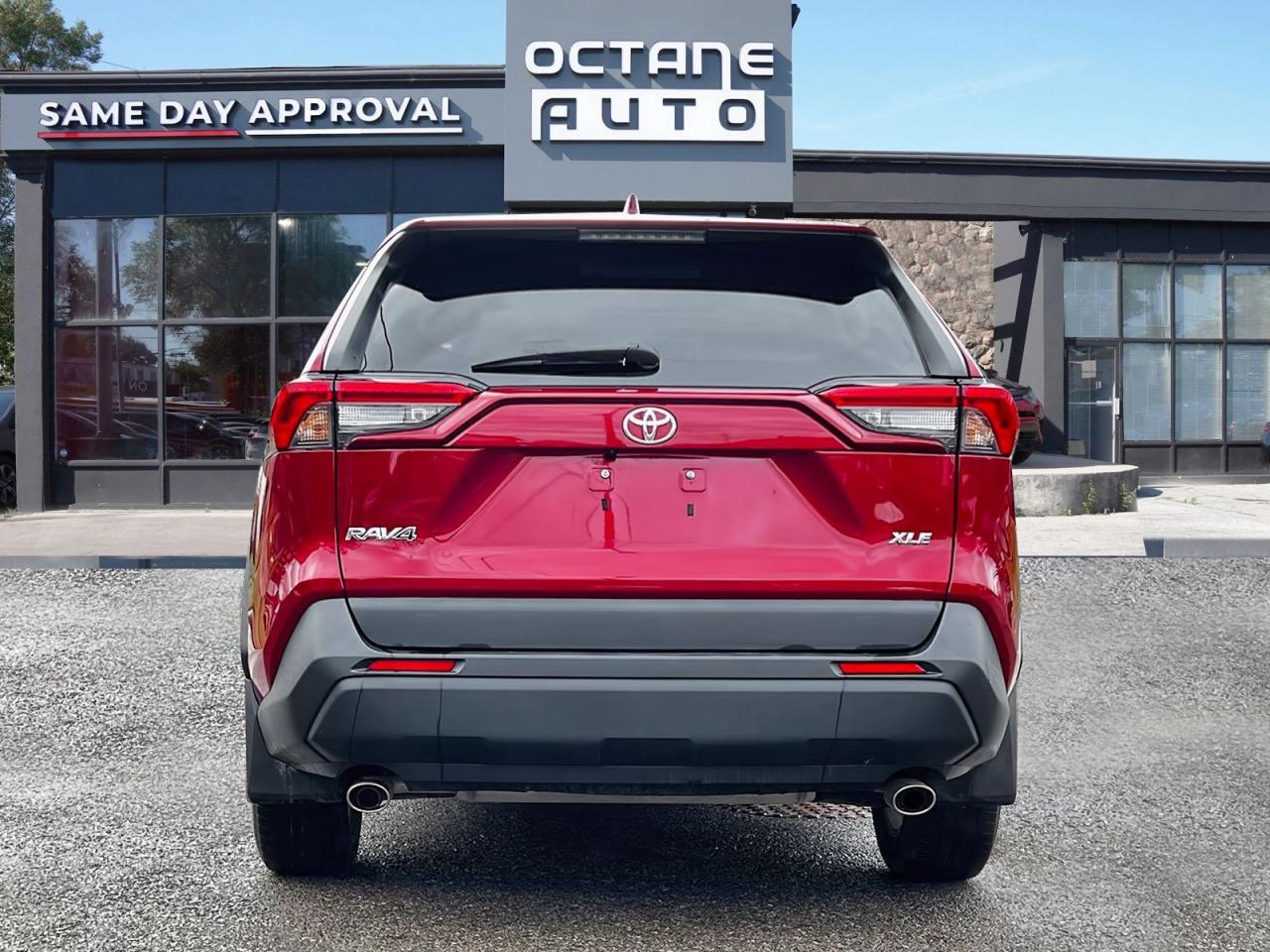2021 Toyota RAV4 XLE - Photo #5