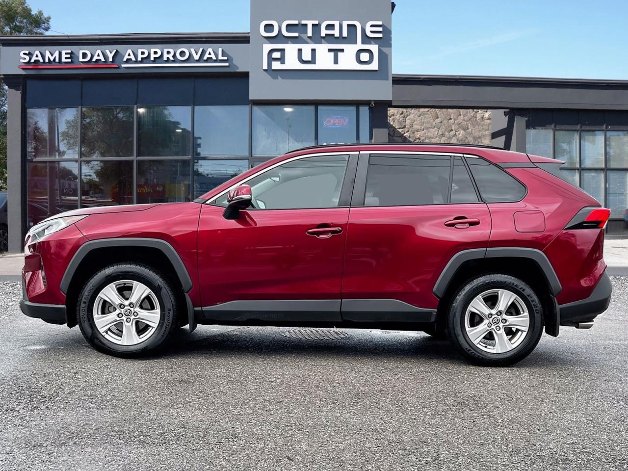 2021 Toyota RAV4 XLE - Photo #3
