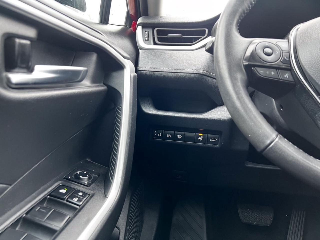 2021 Toyota RAV4 XLE - Photo #19