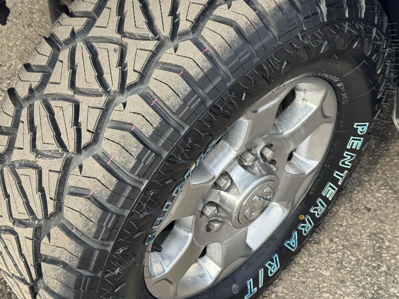 2017 RAM 2500 SLT CREW 5.7L V8 HEMI 4x4+New Tires+Camera Photo5