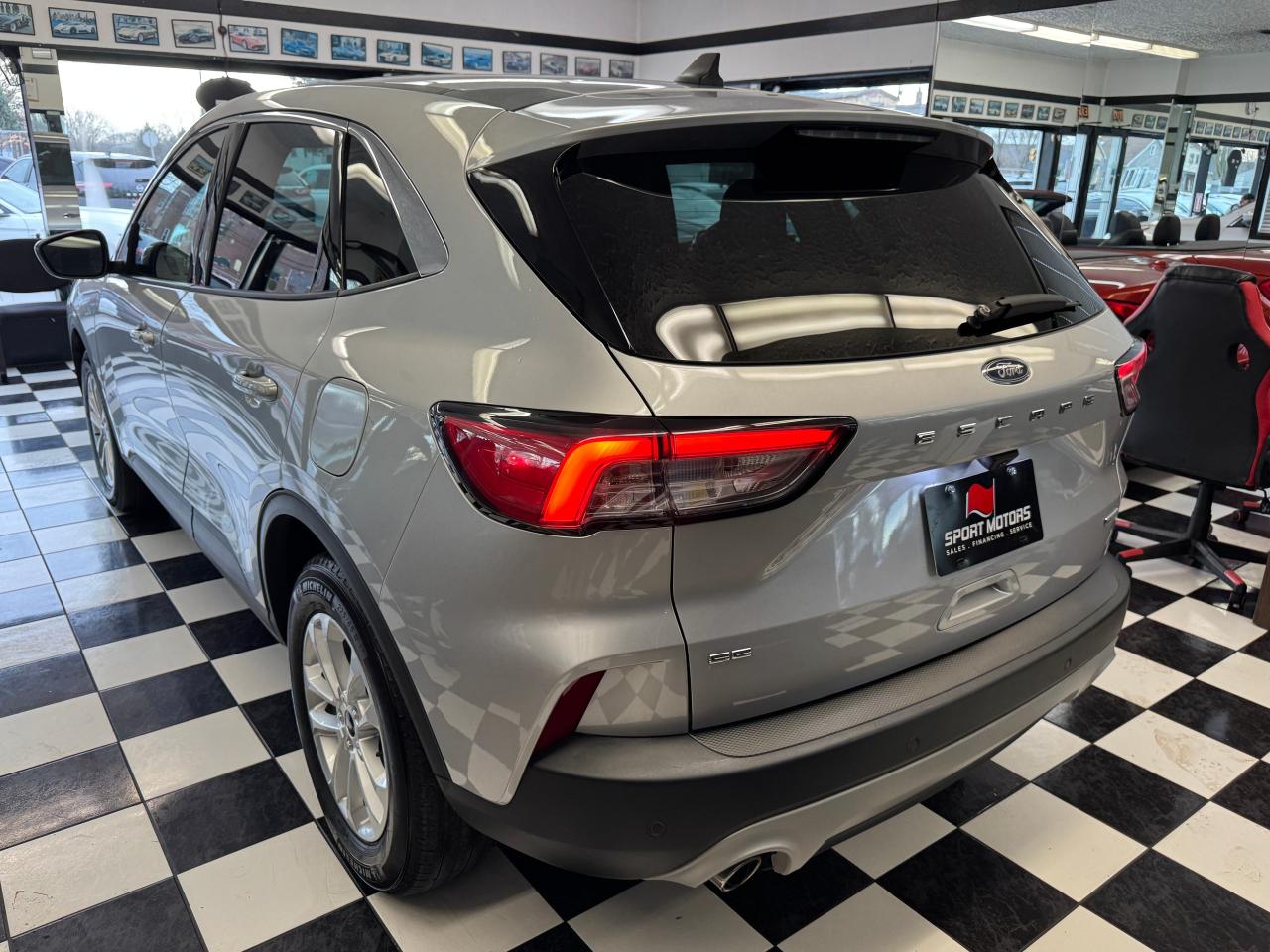 2020 Ford Escape SE+New Tires+ApplePlay+LaneDeparture+CLEANC CARFAX - Photo #5