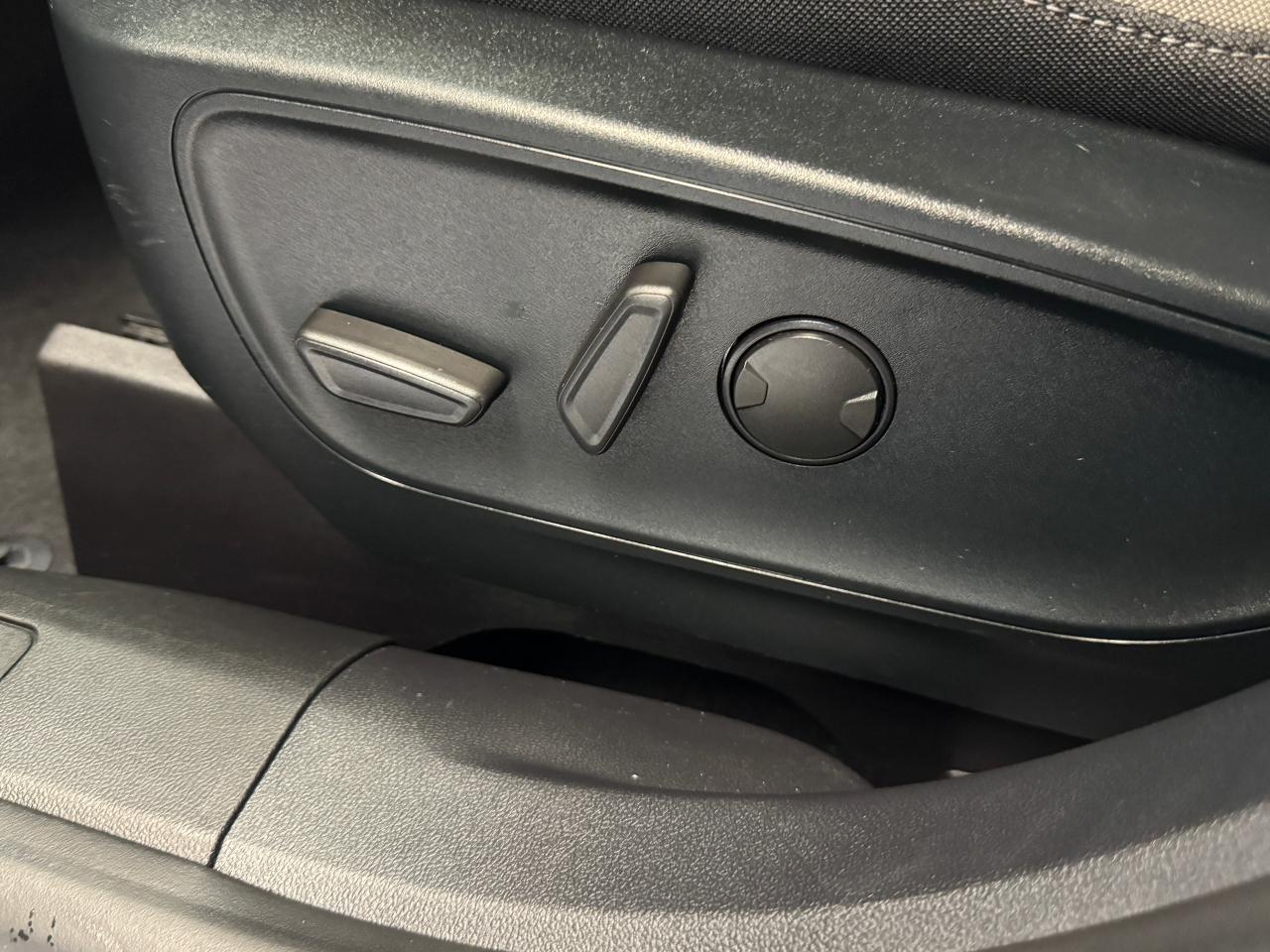 2020 Ford Escape SE+New Tires+ApplePlay+LaneDeparture+CLEANC CARFAX - Photo #39