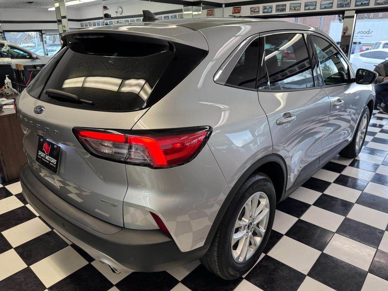 2020 Ford Escape SE+New Tires+ApplePlay+LaneDeparture+CLEANC CARFAX - Photo #7