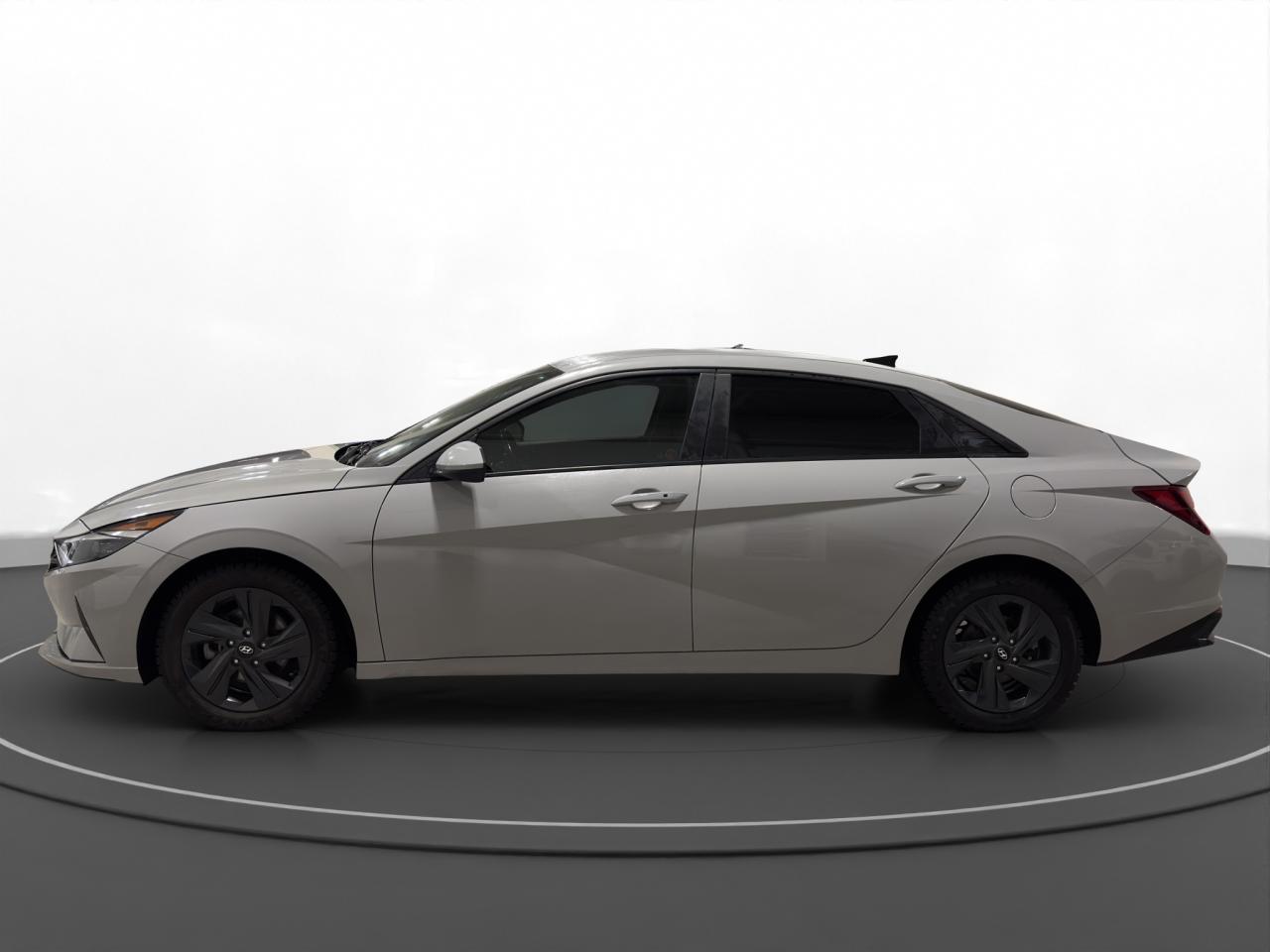2022 Hyundai Elantra Preferred IVT - Photo #4