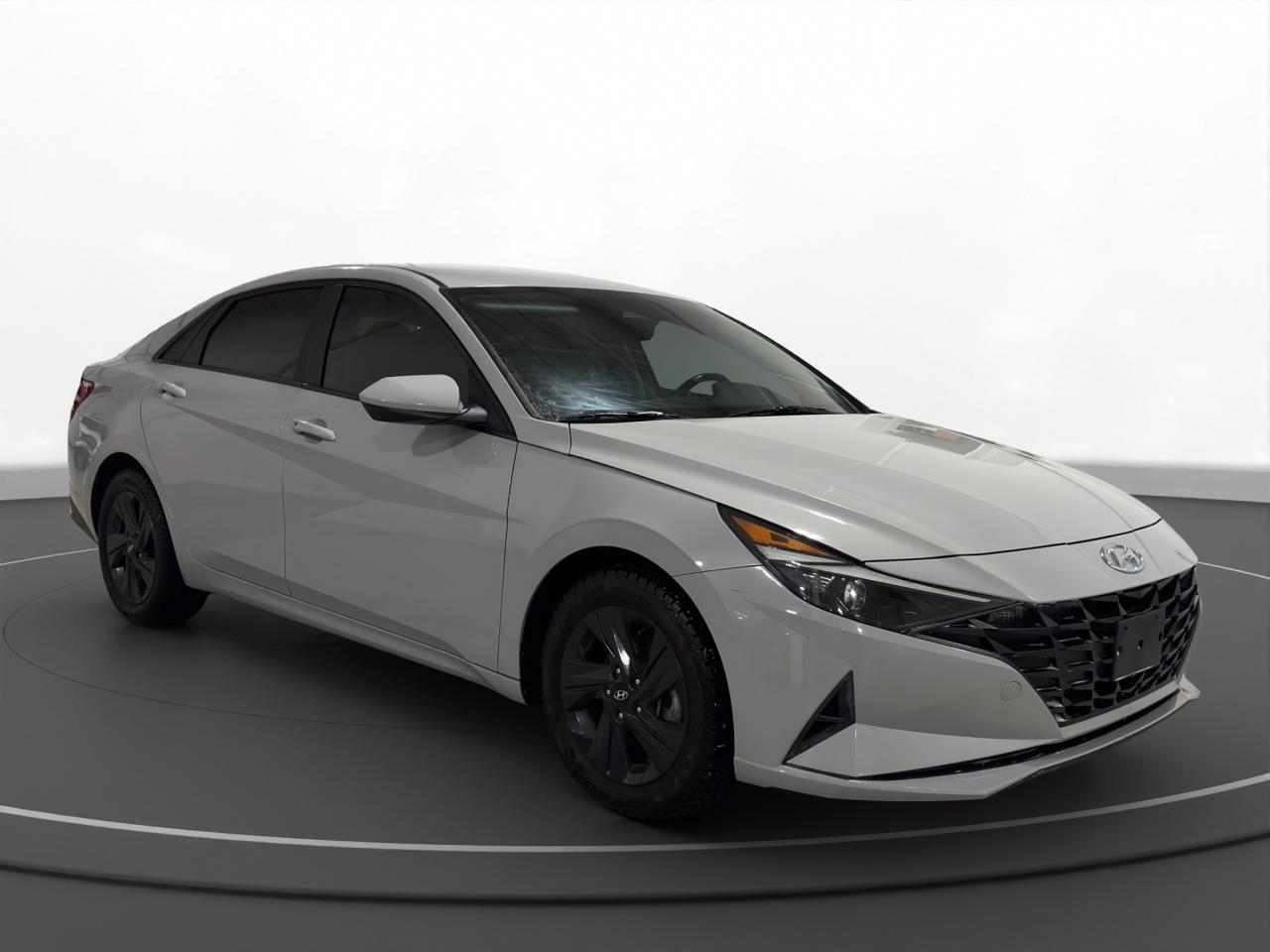 2022 Hyundai Elantra Preferred IVT - Photo #3