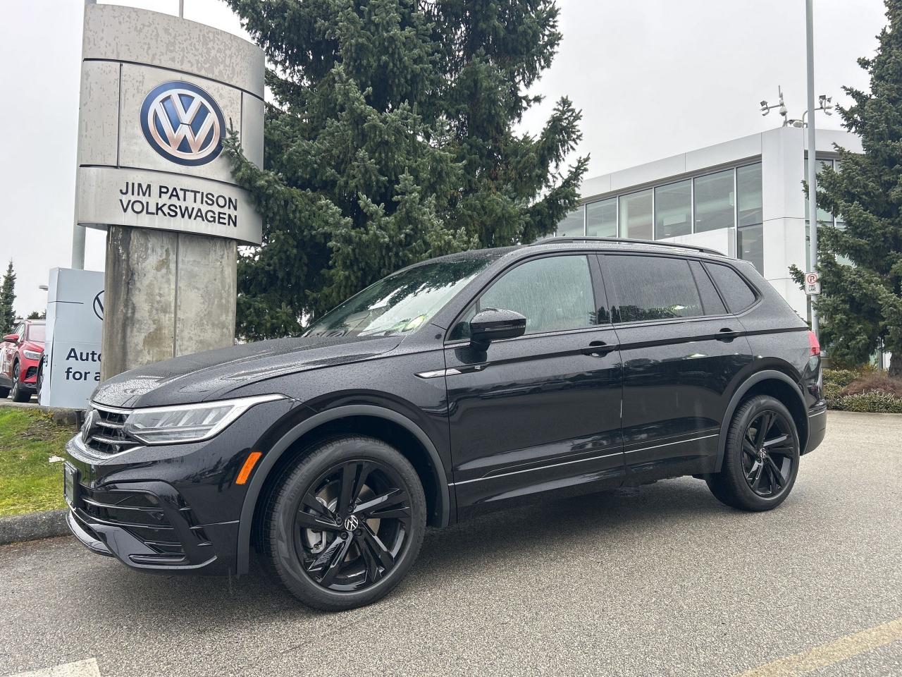 New 2024 Volkswagen Tiguan Comfortline R-Line Black 2.0T 8sp at w/Tip 4M for sale in Surrey, BC