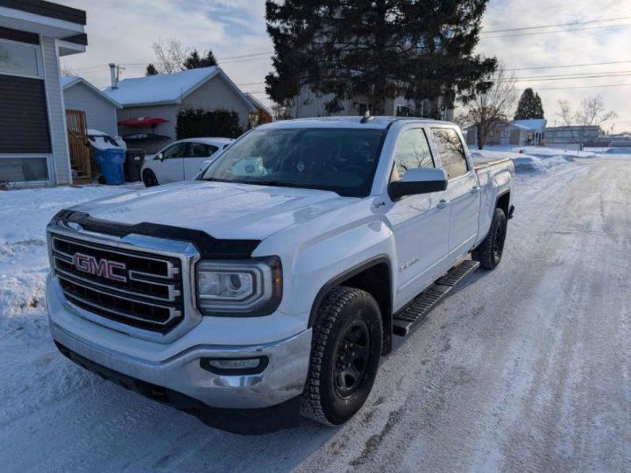 Used 2018 GMC Sierra 1500 SLE Crew 4X4 | Heated Seats | Bluetooth | Rear Camera | Alloy Wheels and more! for sale in Guelph, ON