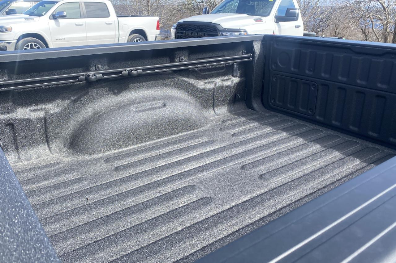 2025 RAM 1500 Sport 4x4 Crew Cab 6'4" Box Photo9