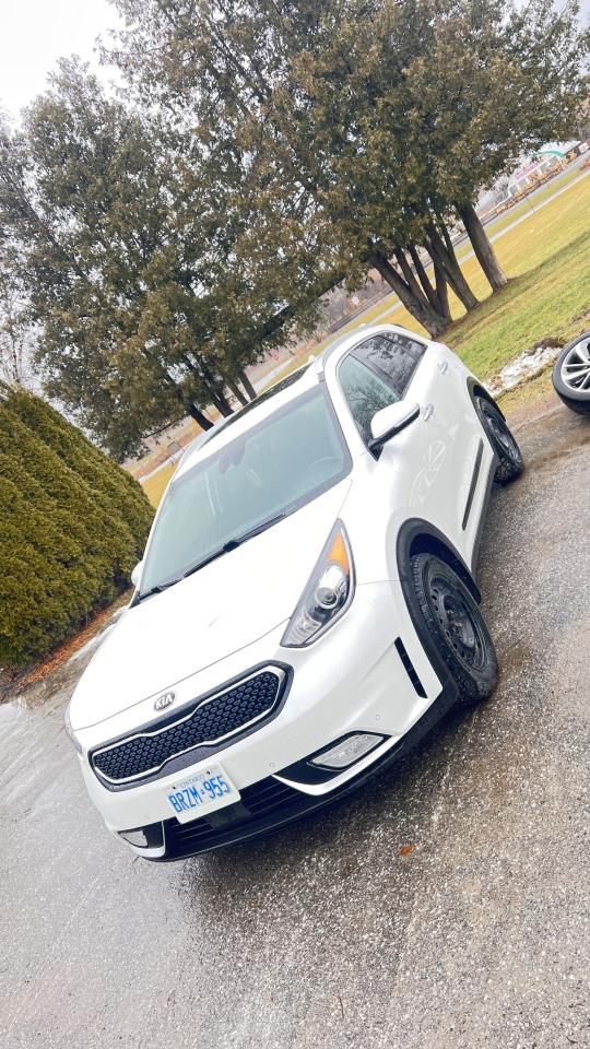 2019 Kia NIRO SX Touring FWD, HYBRID, 77 KMS, ONE OWNER - Photo #2