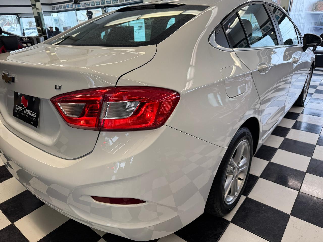2017 Chevrolet Cruze LT+Camera+Heated Seats+A/C+CLEAN CARFAX Photo95
