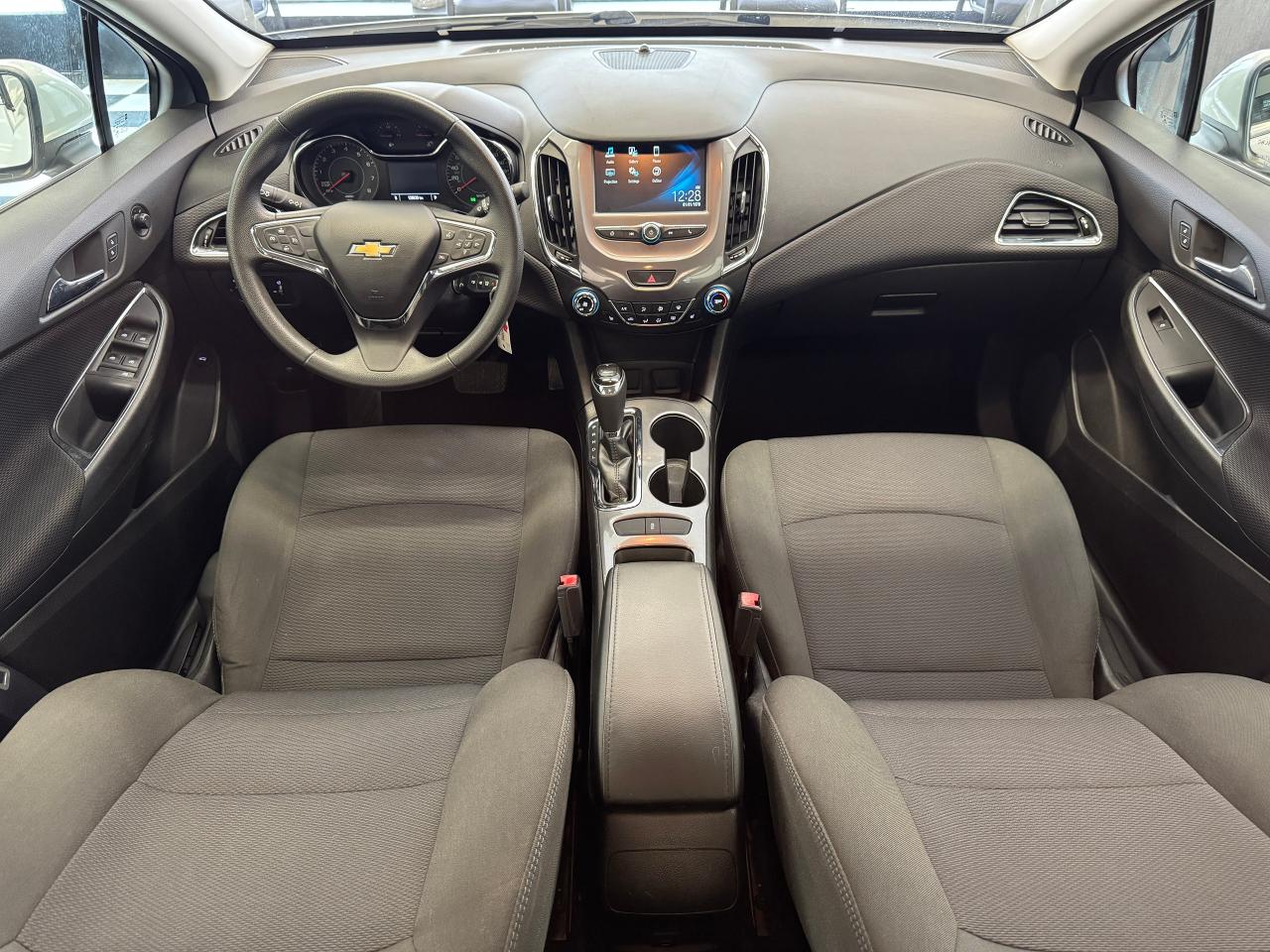 2017 Chevrolet Cruze LT+Camera+Heated Seats+A/C+CLEAN CARFAX Photo71