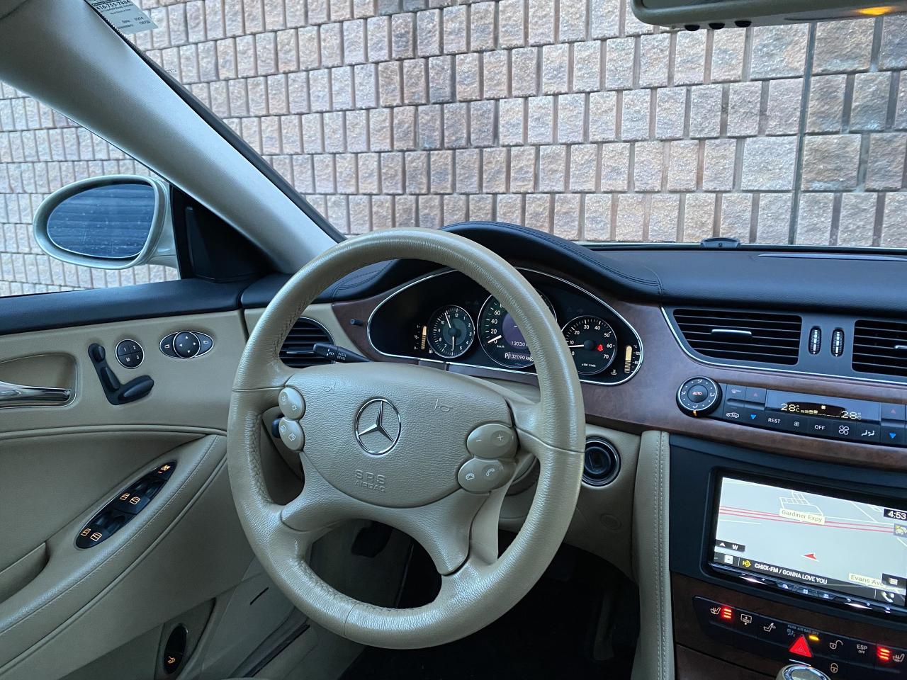 2008 Mercedes-Benz CLS-Class CLS550-AMG-SPORT-NAV-CARBON FIBER TRIM - Photo #13