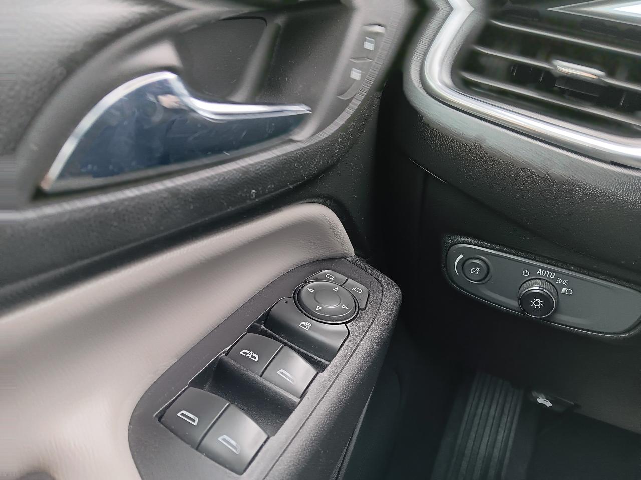 2020 Chevrolet Equinox AWD, Remote Start, BU Cam, Htd Seats, Lane assist - Photo #14