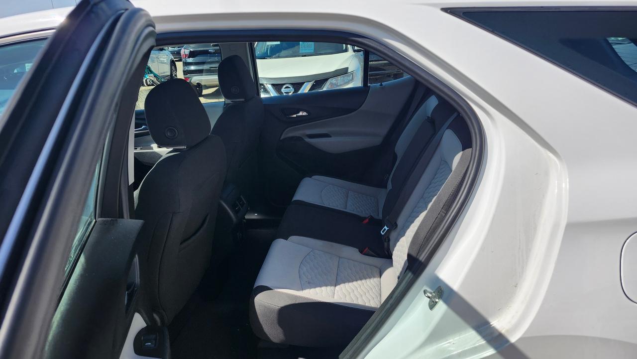 2020 Chevrolet Equinox AWD, Remote Start, BU Cam, Htd Seats, Lane assist - Photo #10
