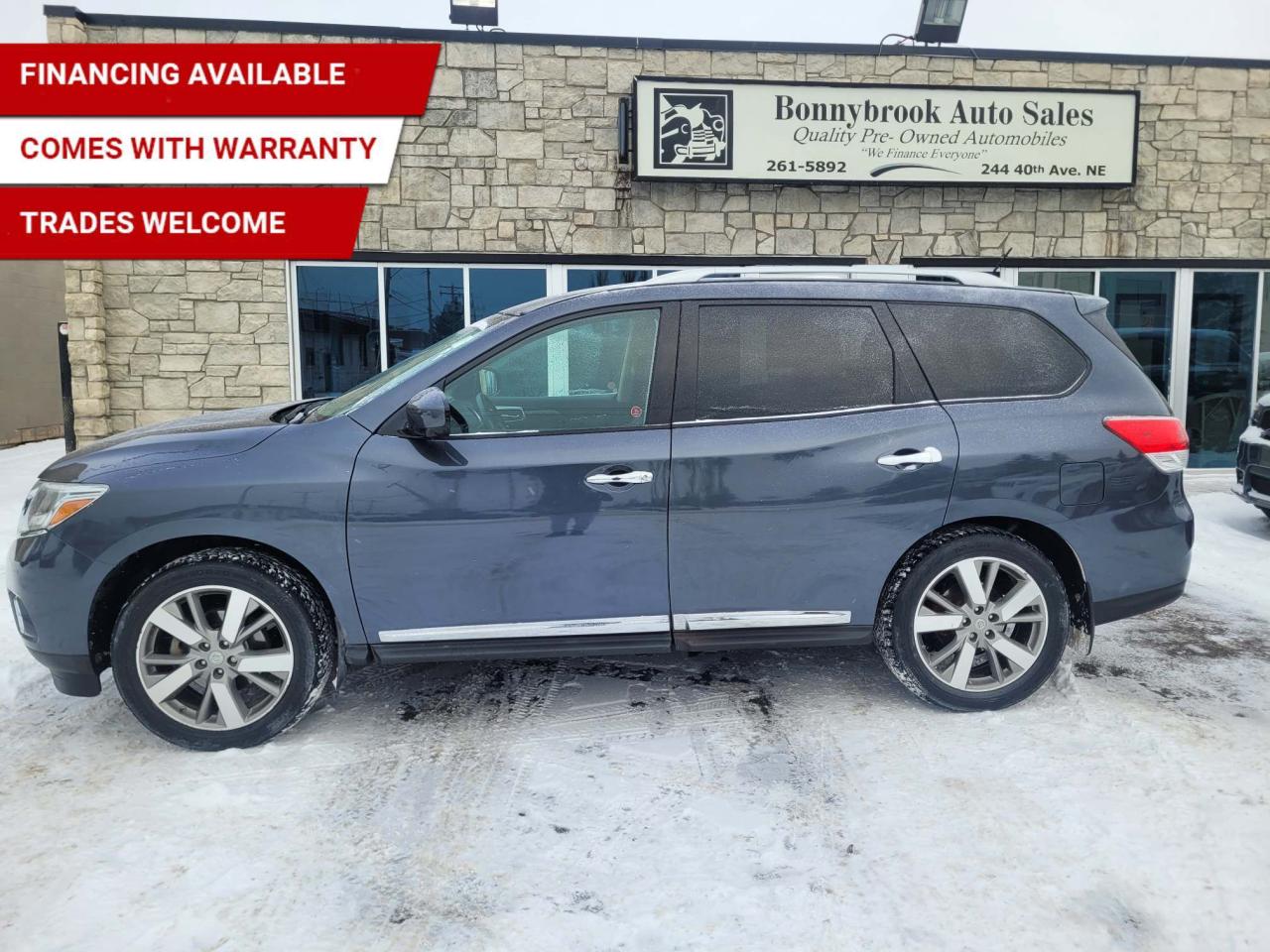 Used 2013 Nissan Pathfinder 4WD Platinum/Sunroof/Leather/Back up Camera/Navi for sale in Calgary, AB