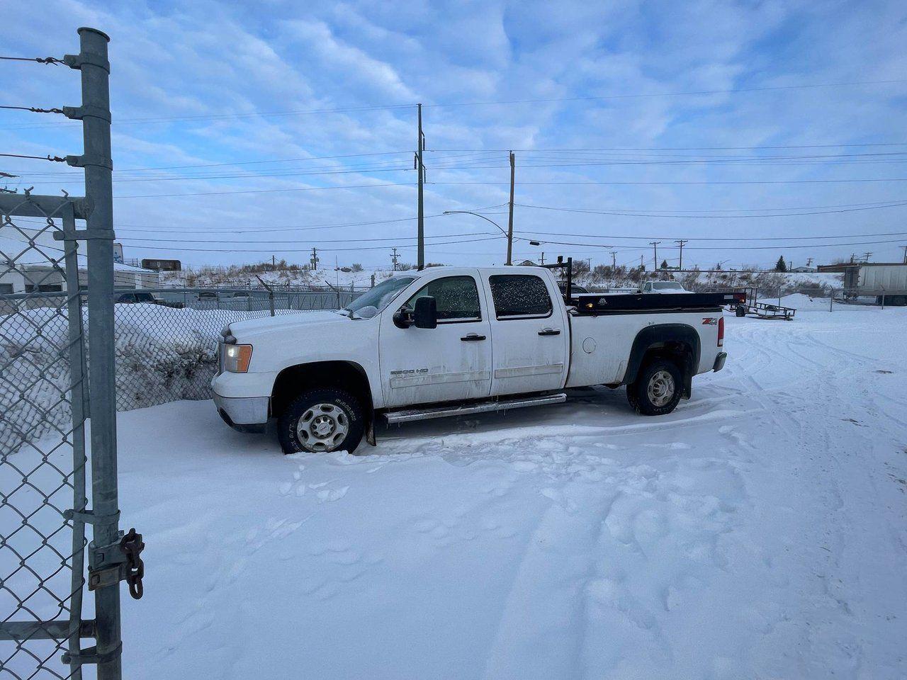 Used 2007 GMC Sierra 2500 HD SLE1 CREW CAB 4WD for sale in Saskatoon, SK