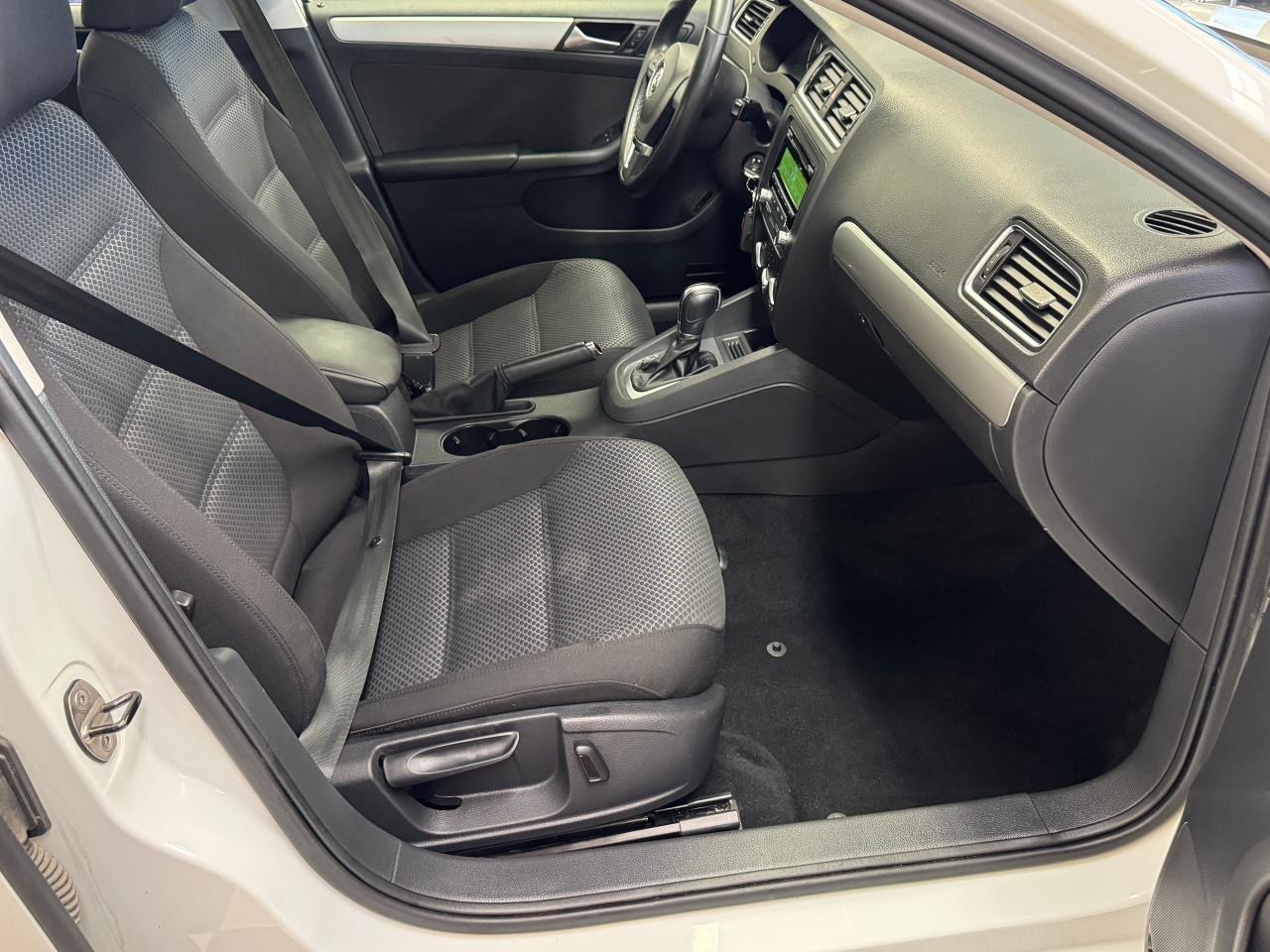 2014 Volkswagen Jetta Comfortline+New Brakes+A/C+Heated Seats Photo20