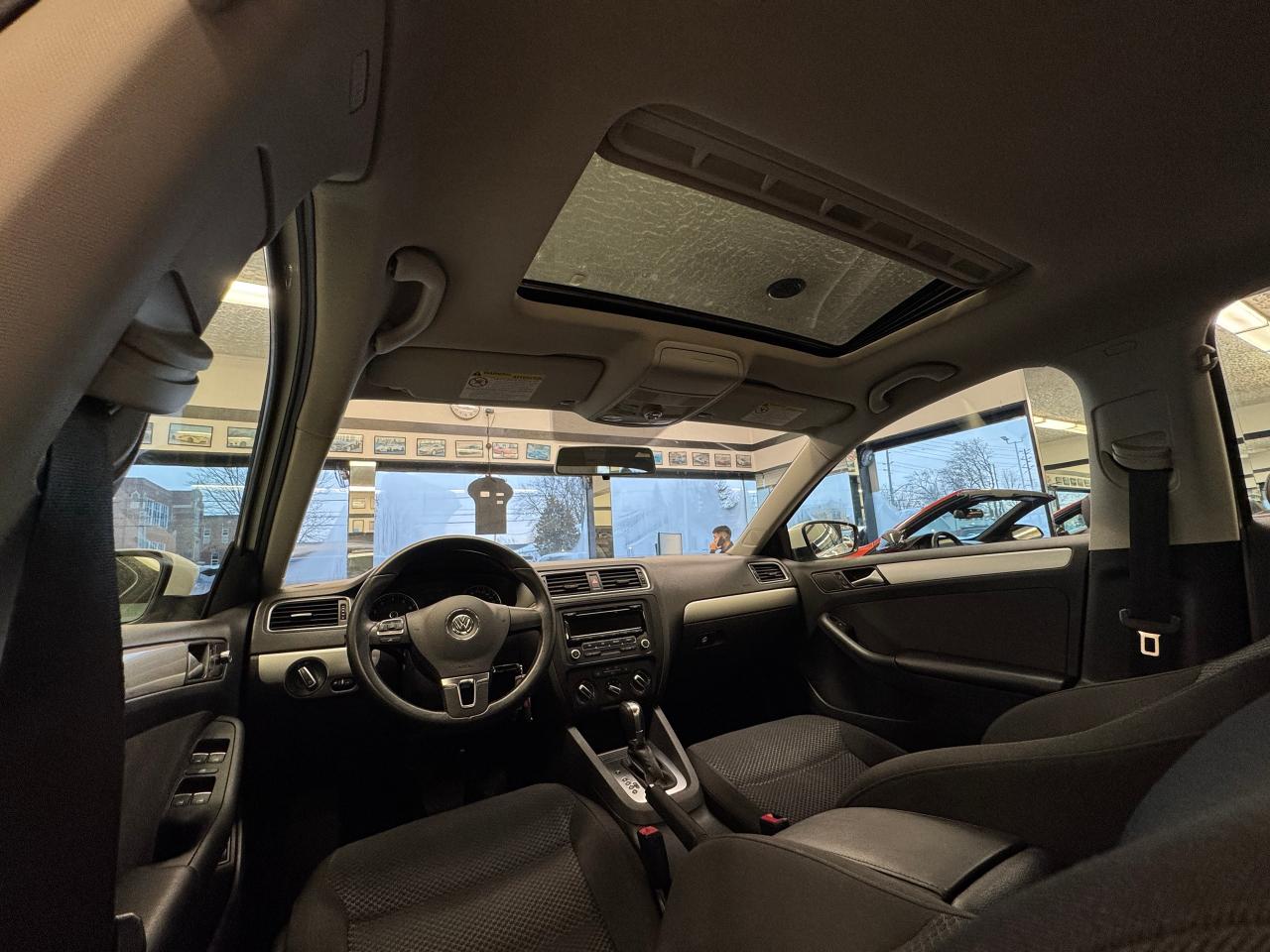 2014 Volkswagen Jetta Comfortline+New Brakes+A/C+Heated Seats Photo3