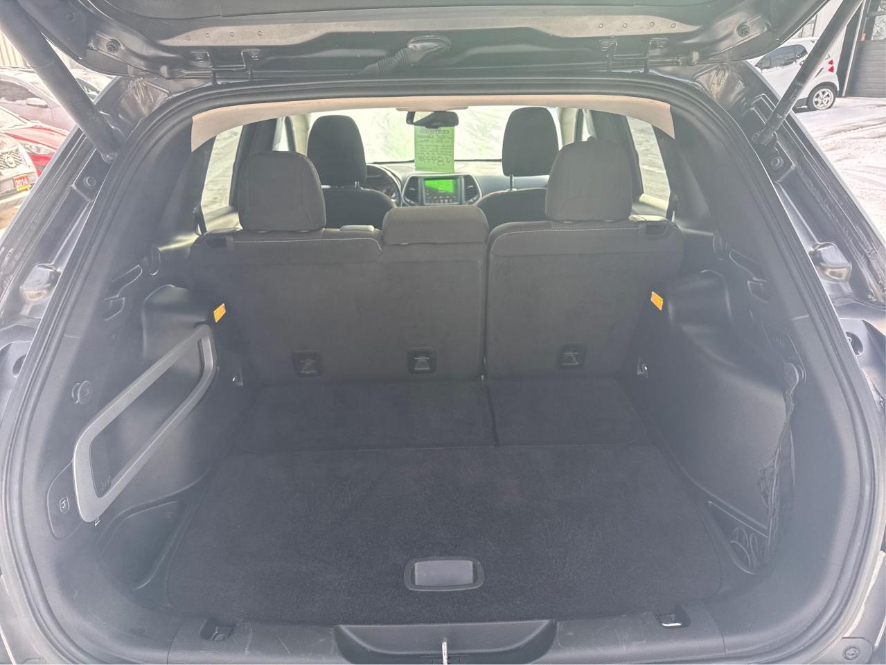 2016 Jeep Cherokee North - Photo #13