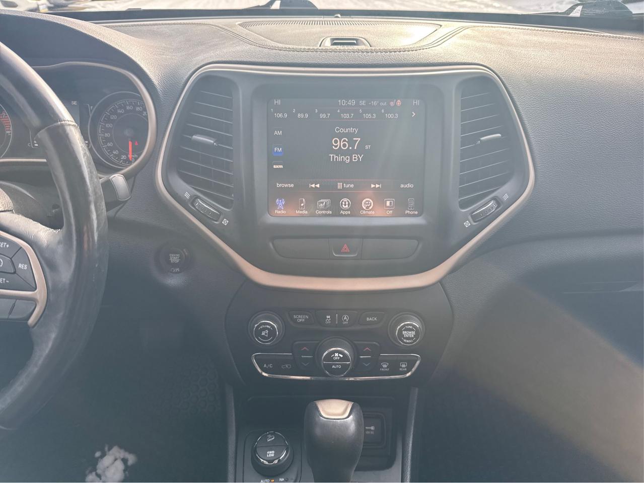 2016 Jeep Cherokee North - Photo #14