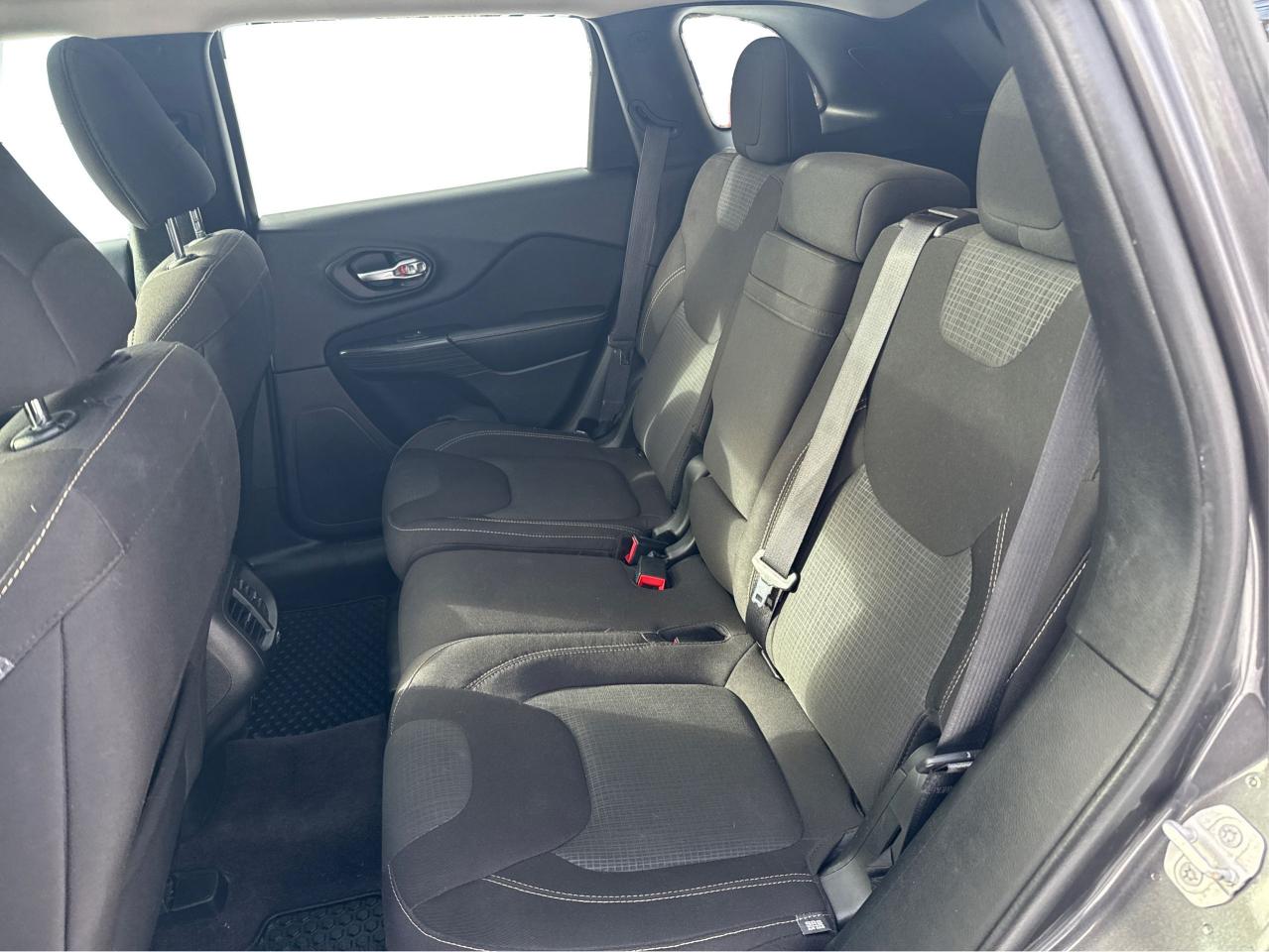 2016 Jeep Cherokee North - Photo #15