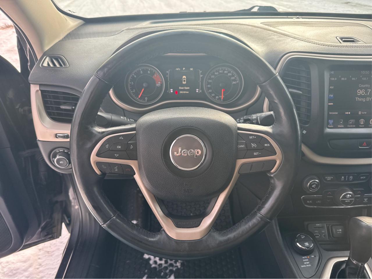 2016 Jeep Cherokee North - Photo #17