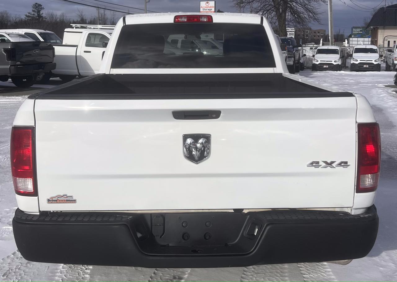 2017 RAM 1500 4WD CREW CAB 149" ST - Photo #4