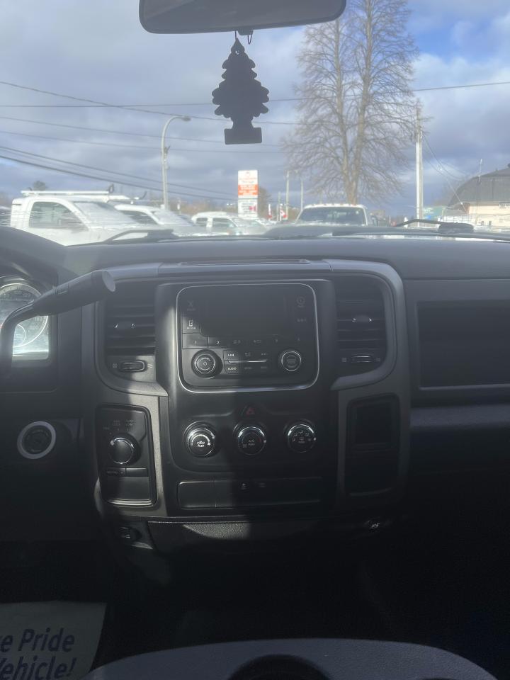 2017 RAM 1500 4WD CREW CAB 149" ST - Photo #10