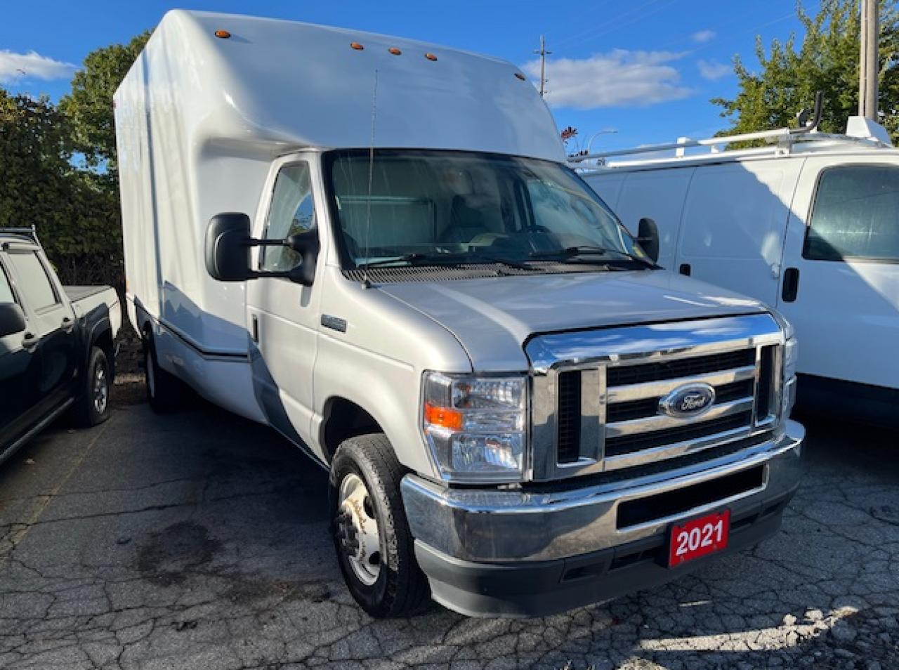 Used 2021 Ford E-Series Cutaway E-450 Super Duty 12 FOOT BOX for sale in Burlington, ON