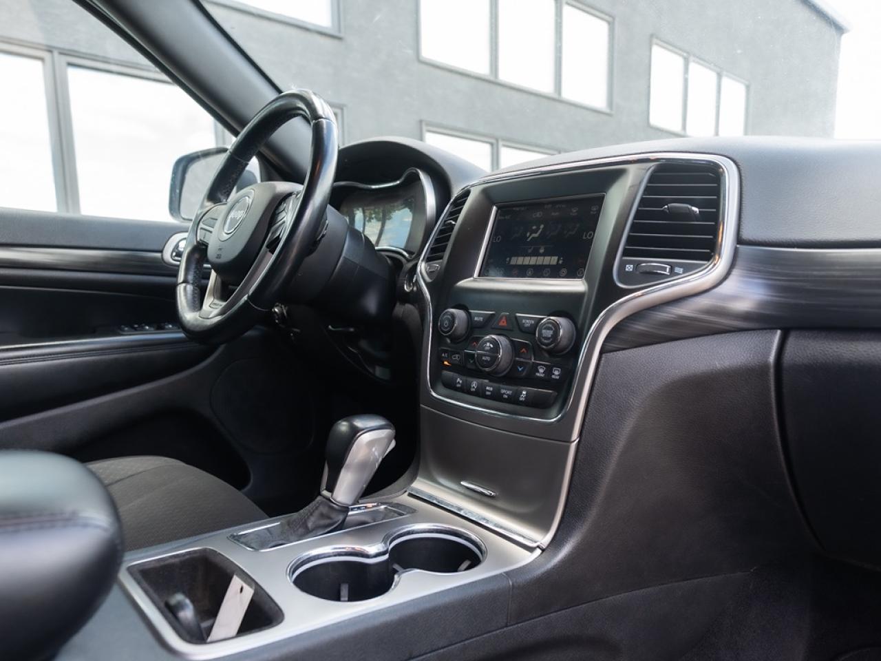 2021 Jeep Grand Cherokee LAREDO 4x4 Photo22