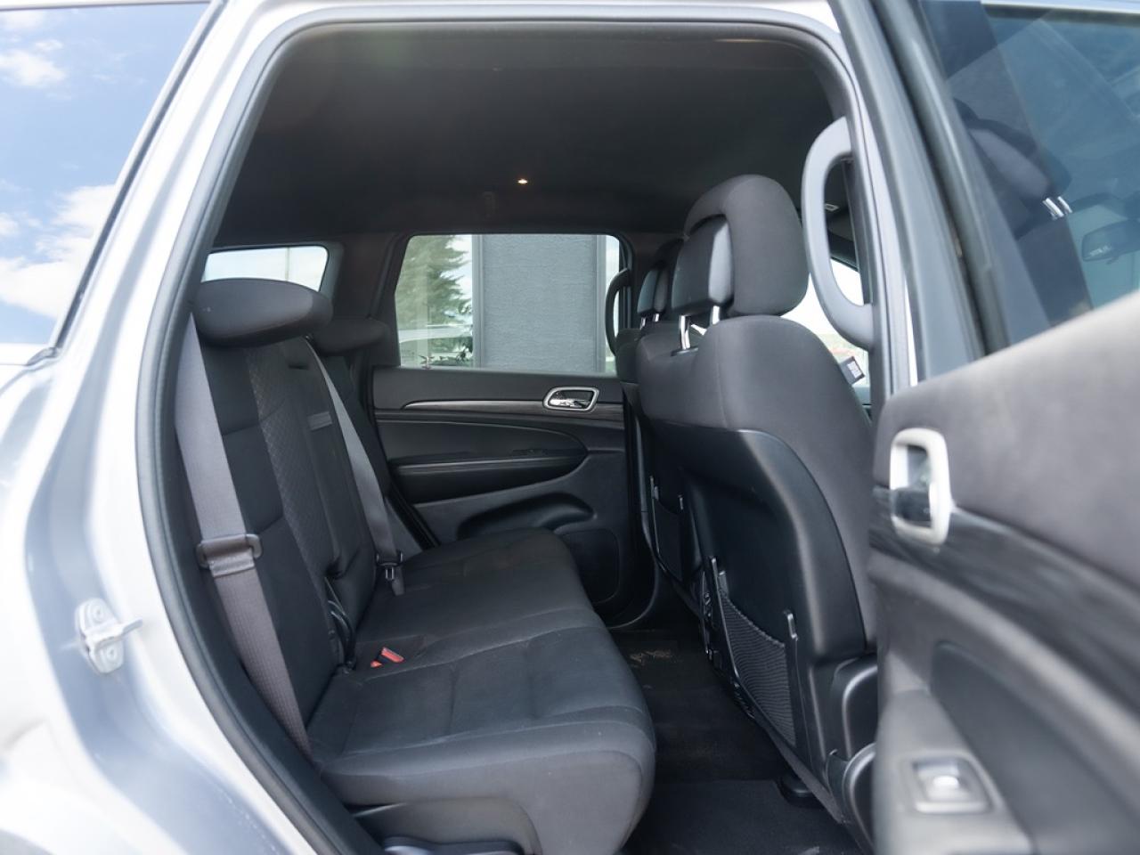 2021 Jeep Grand Cherokee LAREDO 4x4 Photo20