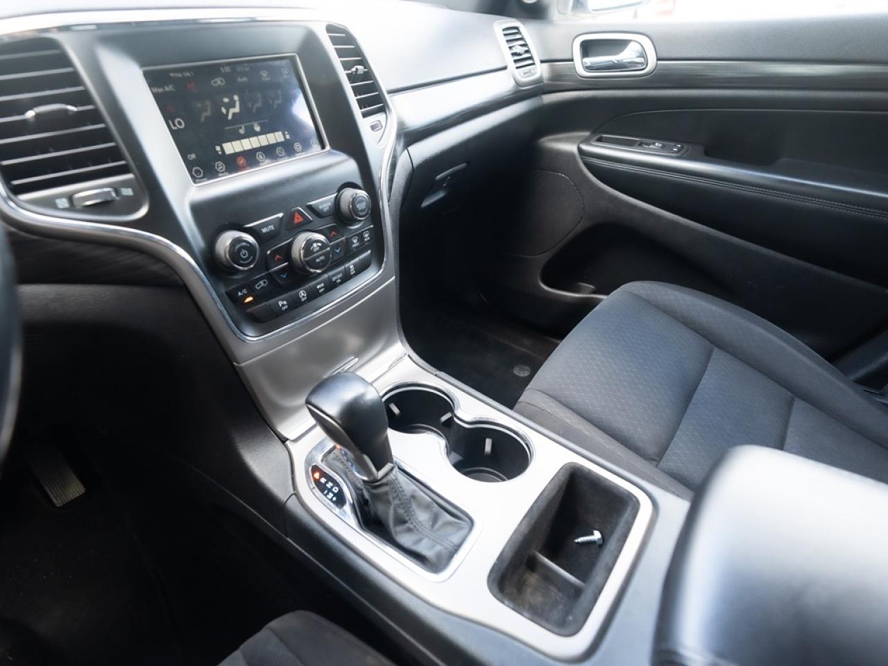 2021 Jeep Grand Cherokee LAREDO 4x4 Photo17