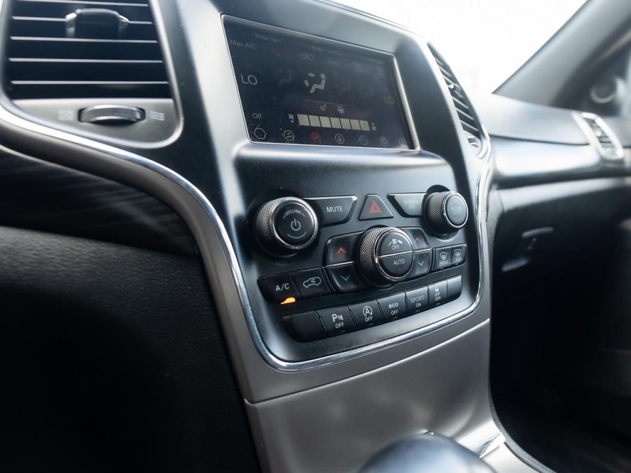 2021 Jeep Grand Cherokee LAREDO 4x4 Photo39