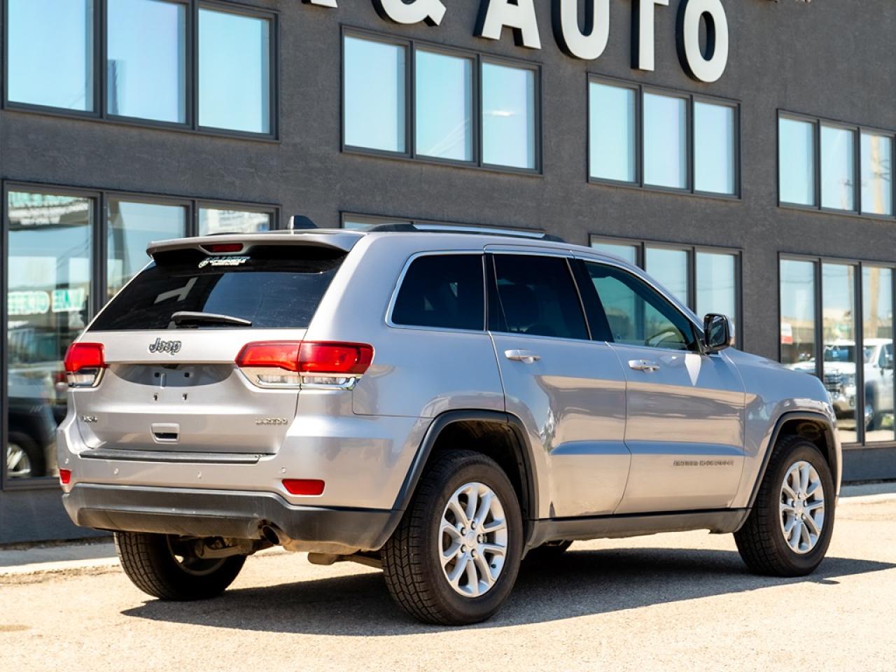 2021 Jeep Grand Cherokee LAREDO 4x4 Photo28