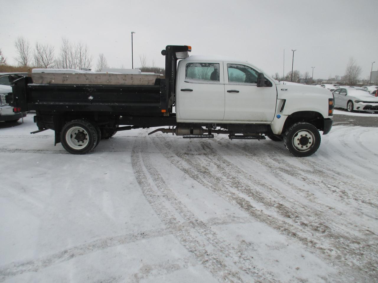 2022 International CV515 CREW CAB 4X4 12 Ft.STEEL DUMP BODY - Photo #4