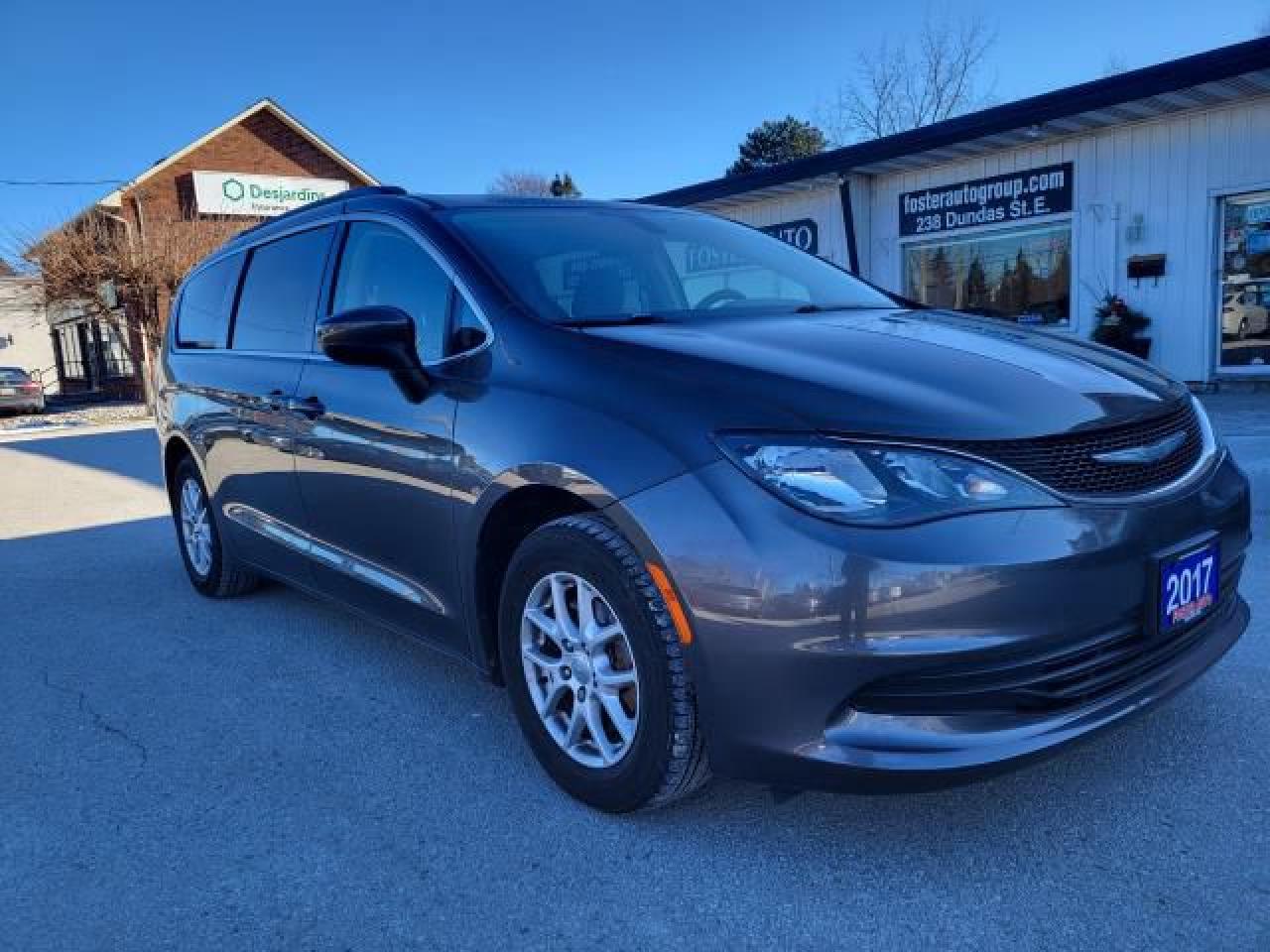 Used 2017 Chrysler Pacifica Touring for sale in Waterdown, ON