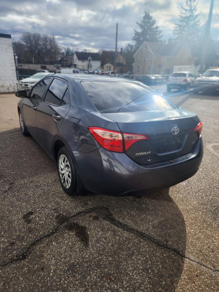 2018 Toyota Corolla LE LOW KM Photo