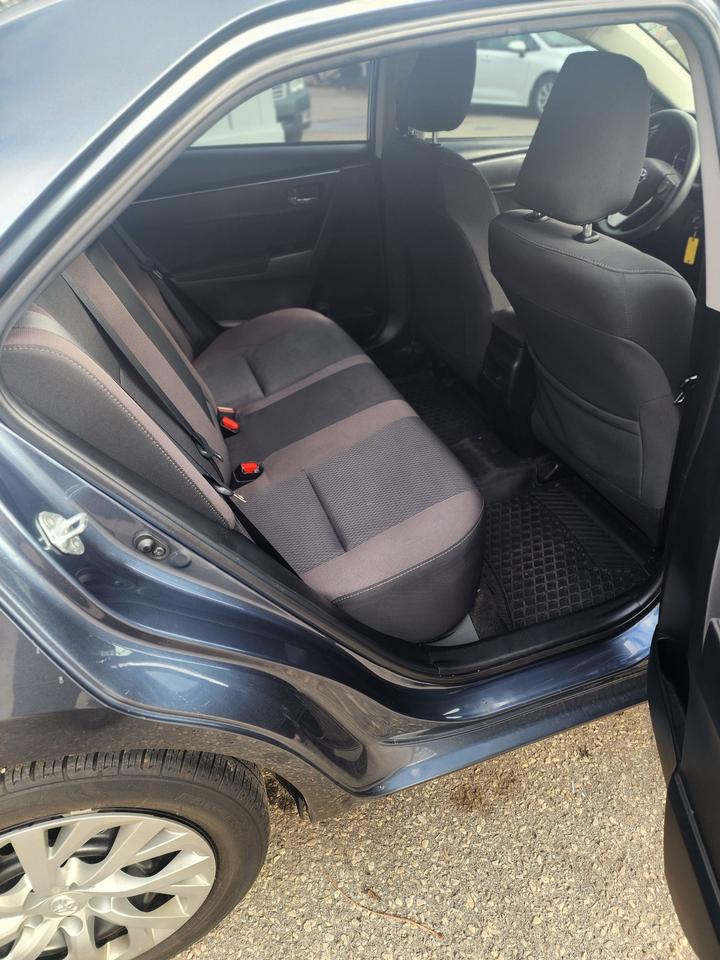 2018 Toyota Corolla LE LOW KM Photo